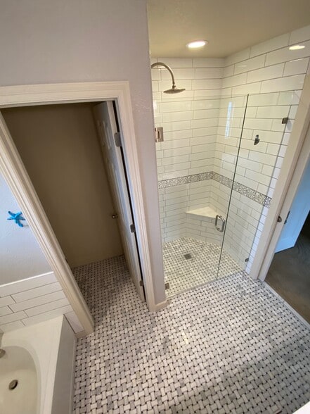 Master Bath 2 - 9404 Gray CT