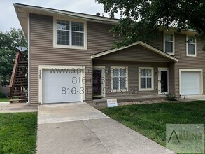 Building Photo - Spacious, Garage, Vouchers Considered!