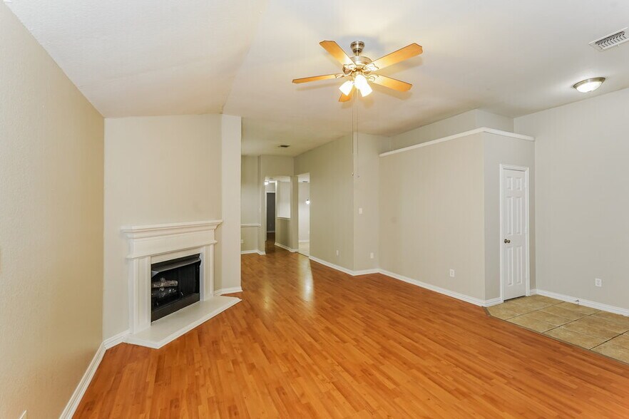 Building Photo - 1601 Prescott Dr