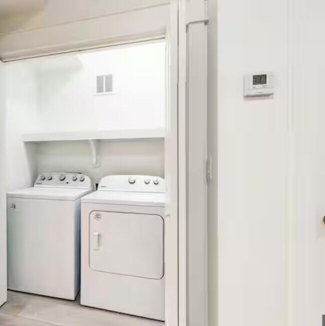 Building Photo - 1009 S Federal Hwy