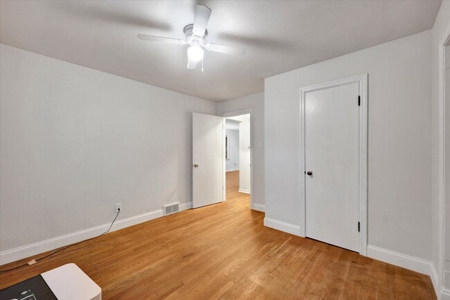 Building Photo - 2 BED / 1 BATH HOUSE NEAR CAMPUS W/ CHARMI...