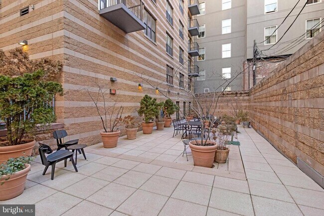 Building Photo - 1001 L St NW