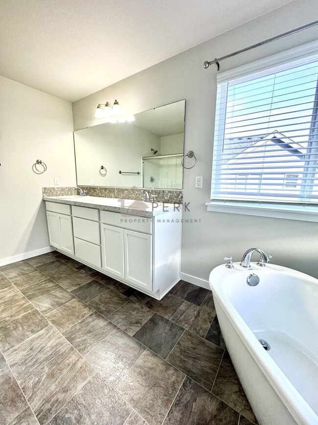 Building Photo - Modern 4-Bedroom, 2.5-Bath, 3-Story Home in Gated South Hill Community