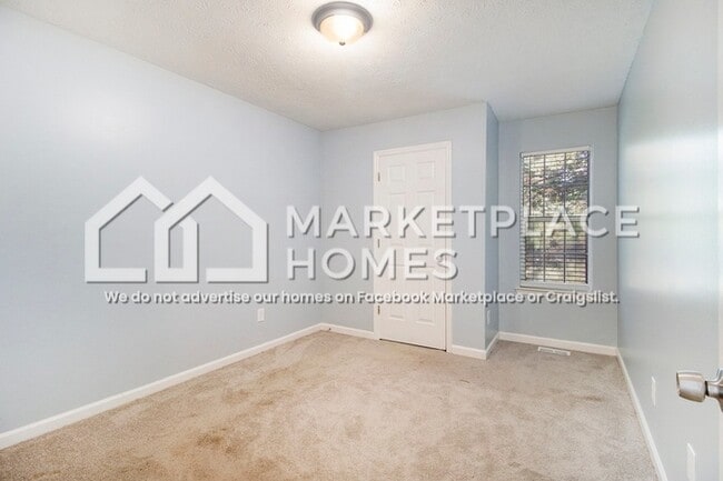 Building Photo - 2033 Charter Ln