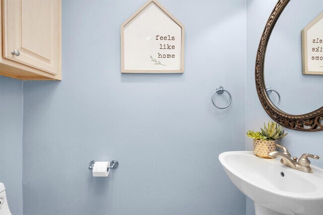 Building Photo - 168 Lake Point Blvd