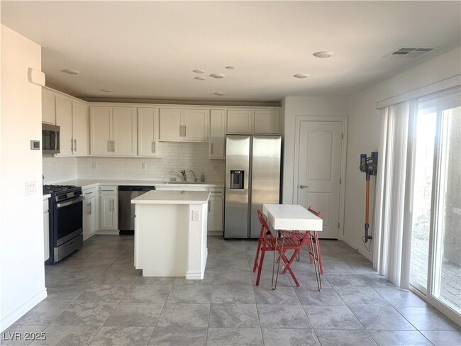 Building Photo - 356 Rosefinch St