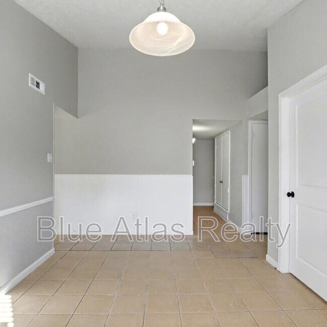 Building Photo - 2614 Crestmoor Ct