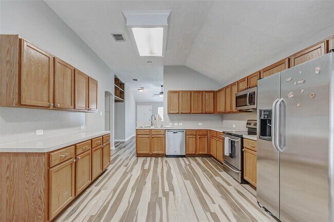 Building Photo - 18455 Sunrise Pines Dr