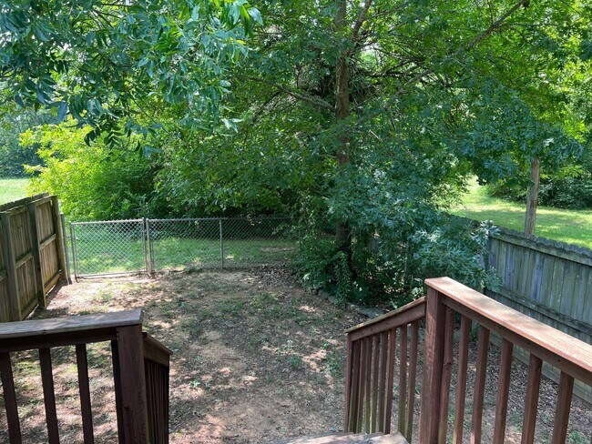 Building Photo - 3 Bed 2 Bath Duplex