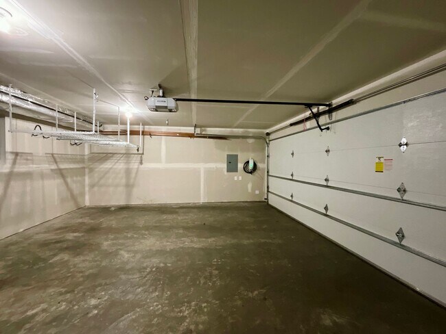 Building Photo - Beautiful 3 Bedroom Townhouse in Everett