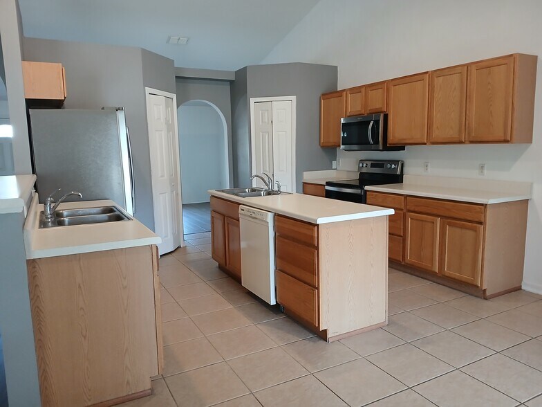 Building Photo - 3020 SE 45th Ct