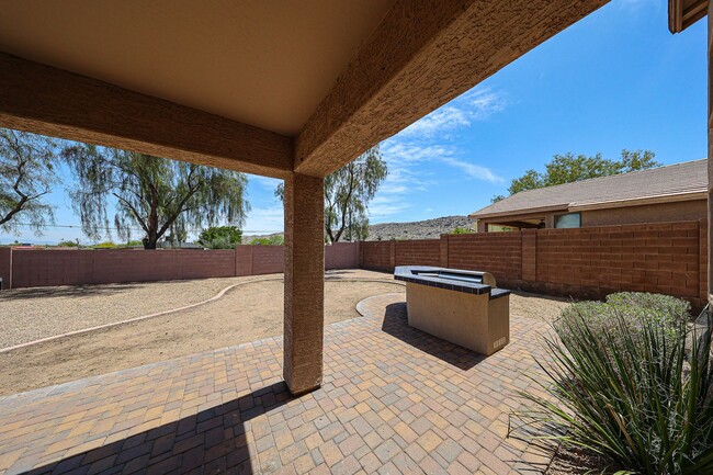 Building Photo - Welcome to this spacious 4 bedroom, 2.5 ba...