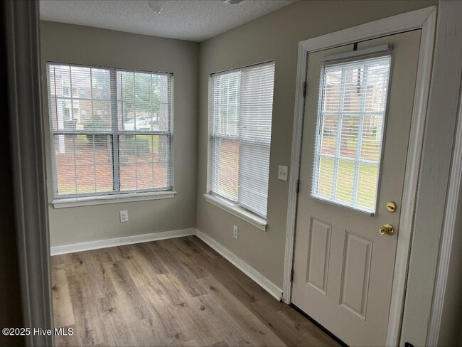 Building Photo - 2900 Mulberry Ln