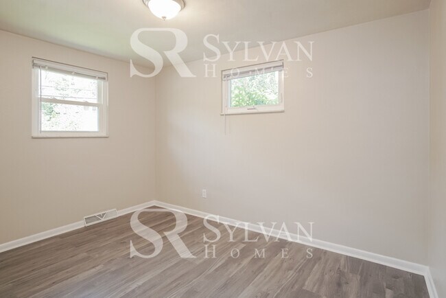 Building Photo - Remarkable Value. Unbeatable Location!