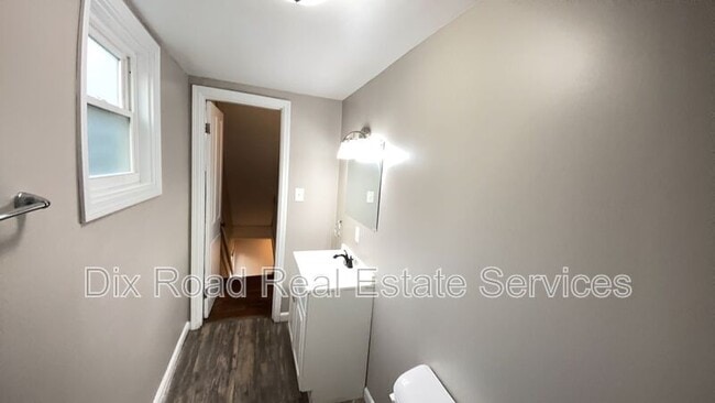 Building Photo - 879 Rockdale Ave