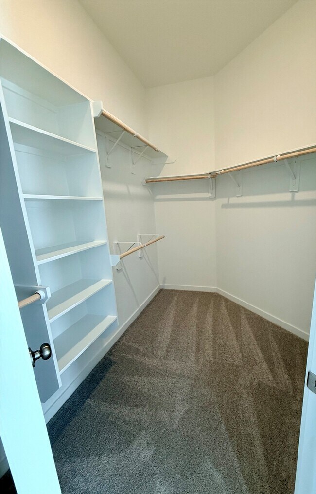 Building Photo - 31111 Riley Hts Dr