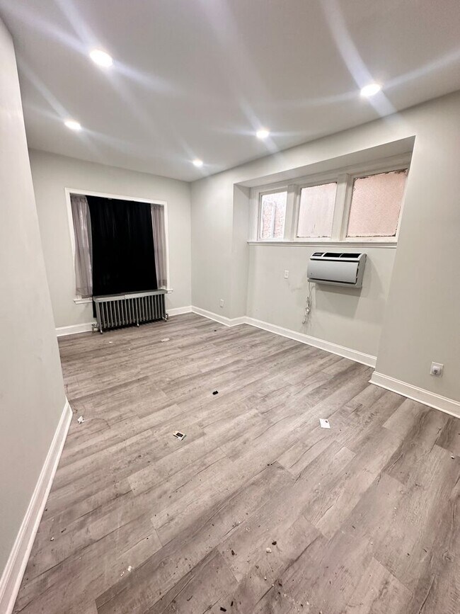 Building Photo - 4931 Walnut St