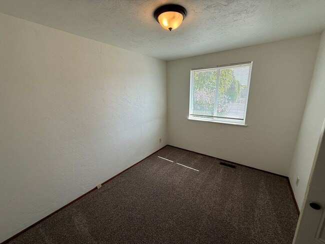 Building Photo - 2907 Moraga Ave SE