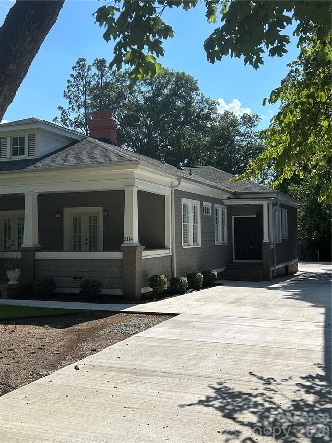 Building Photo - 2114 Crescent Ave