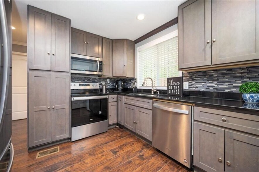 Building Photo - 3479 Thompson Dr NW