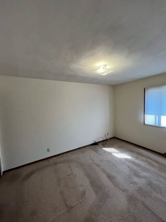 Building Photo - 605-607 Margate Drive