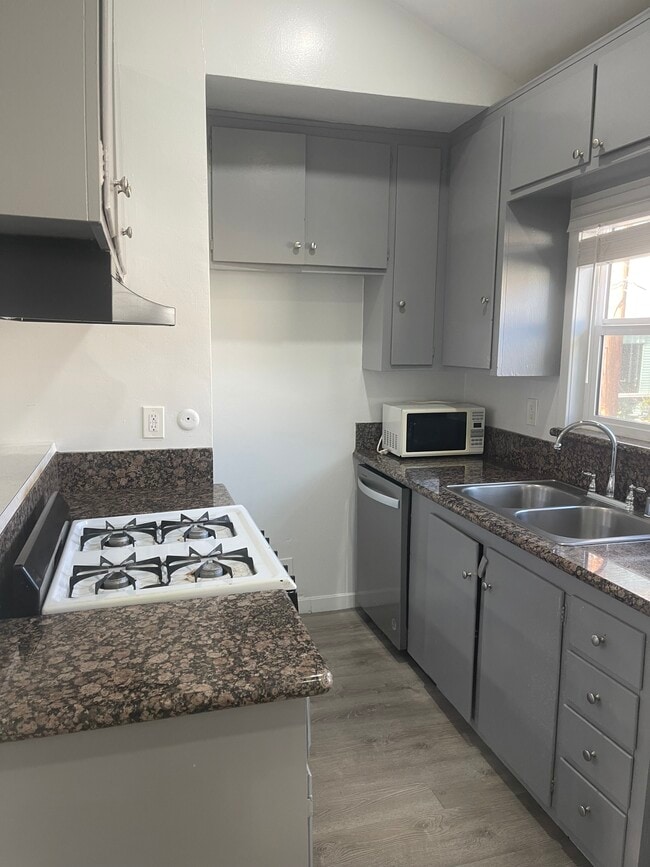 Building Photo - 3750 Clarington Ave