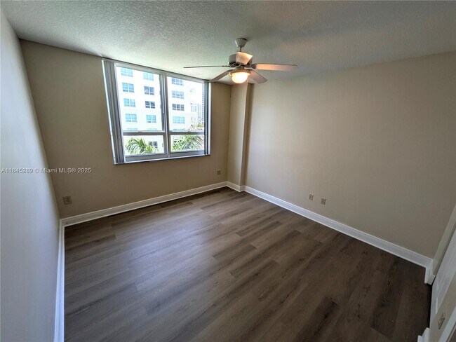 Building Photo - 2000 N Bayshore Dr