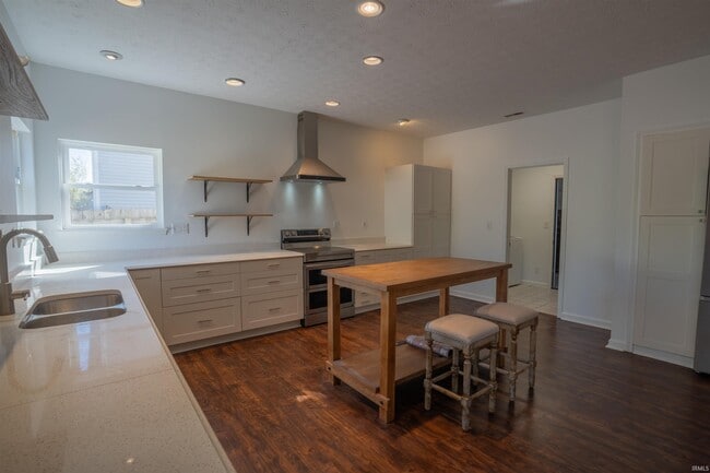 Building Photo - 2706 Grosbeak Ln