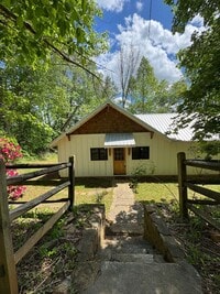 Building Photo - Fairview - Custom built, Modern Farmhouse