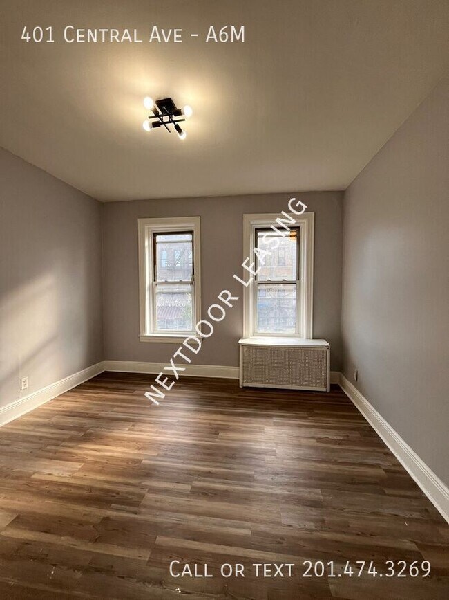 Building Photo - 401 Central Ave