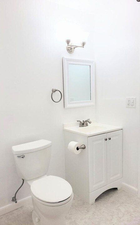 Building Photo - 1605 40th Ave