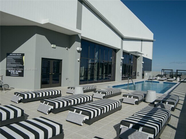 Building Photo - 307 SW 5th St