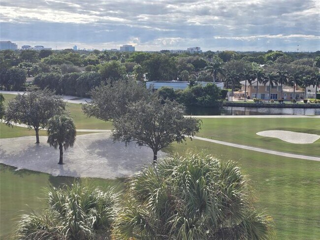 Building Photo - 250 Jacaranda Dr