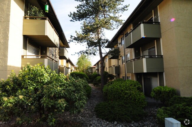 Building Photo - Newporter