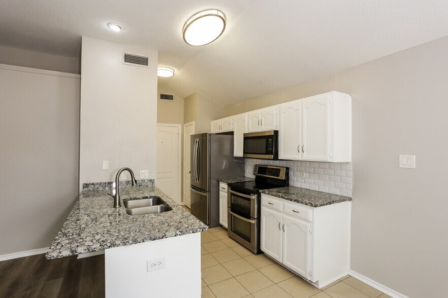 Building Photo - 6841 Black Wing Dr