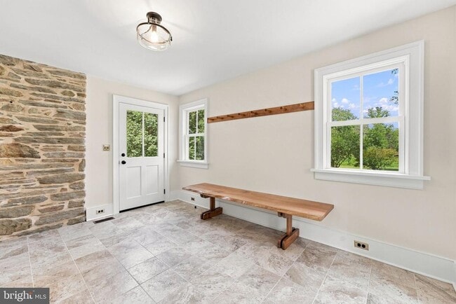 Building Photo - 5519 Hopewell Rd