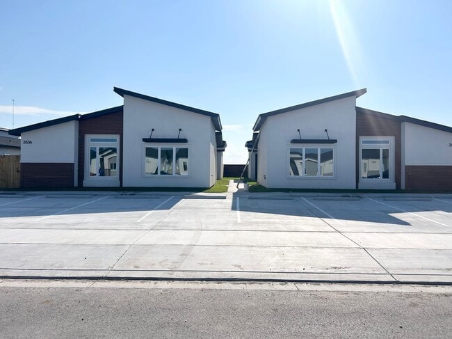 Building Photo - 3536 Hidalgo Cir