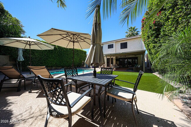 Building Photo - 8085 E Del Trigo