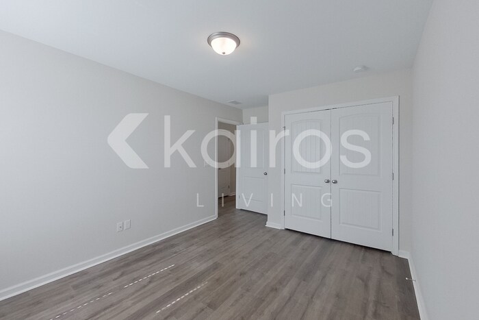 Building Photo - 14 Red Oak Dr.