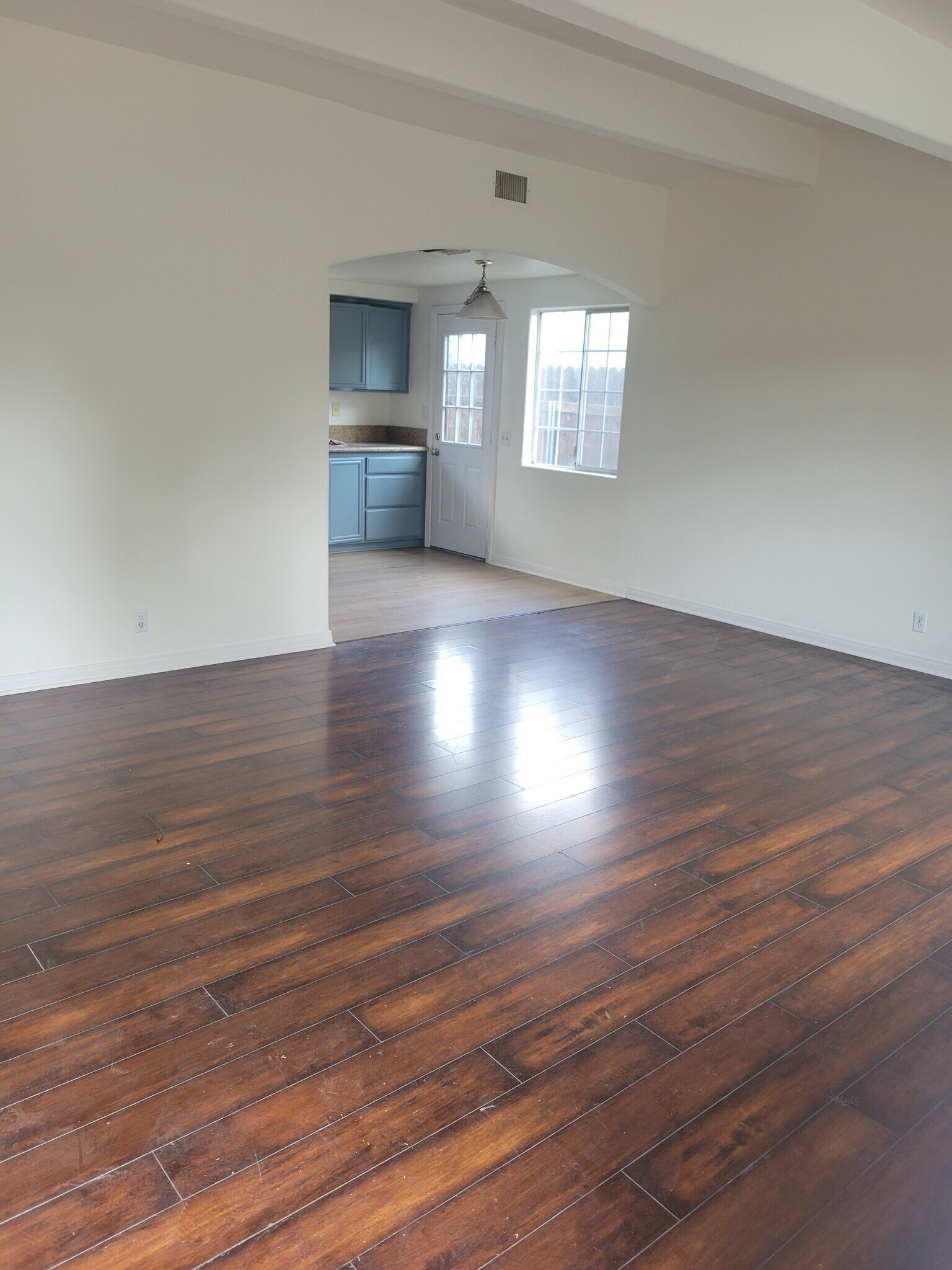 Building Photo - 1305 N Fenimore Ave