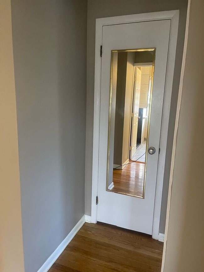 Building Photo - Luxury living at a great price!