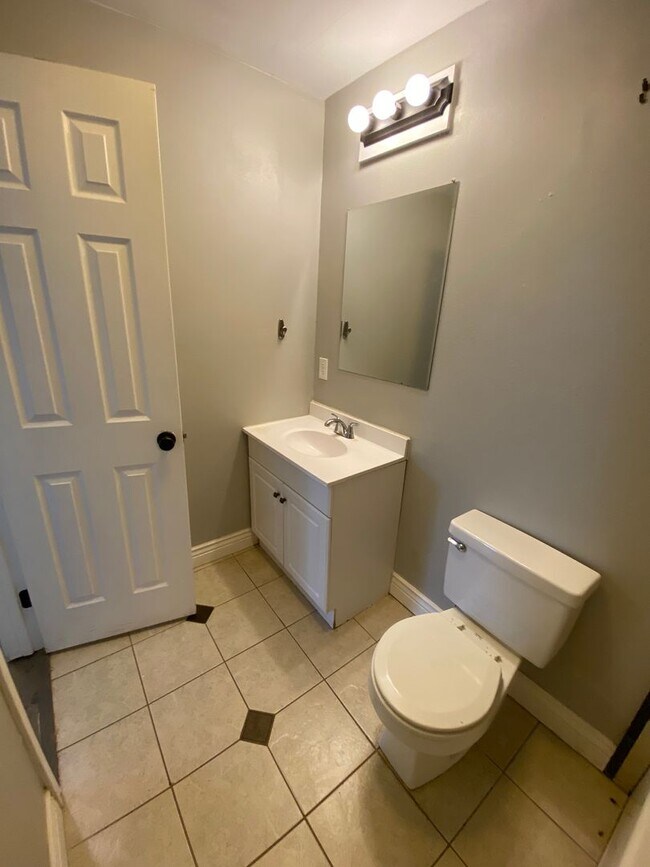 Building Photo - Large family home in Grape Creek!