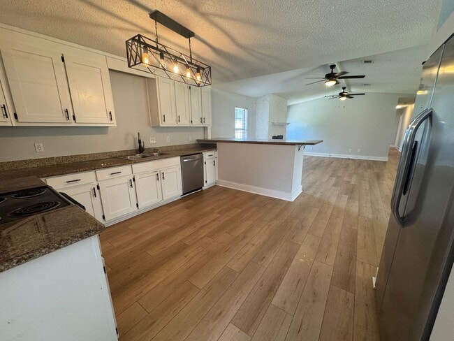 Building Photo - Gulf Breeze - Pineglade - 4 bedroom, 3 bat...