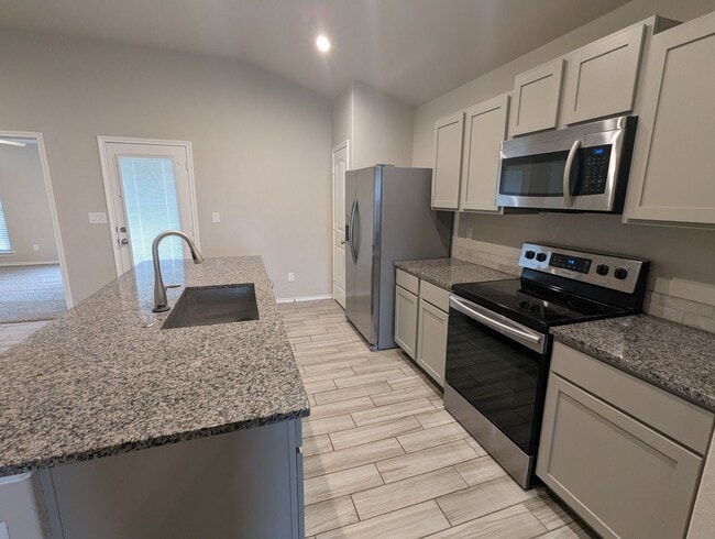 Building Photo - Beautiful Maintained home in Bellfarms