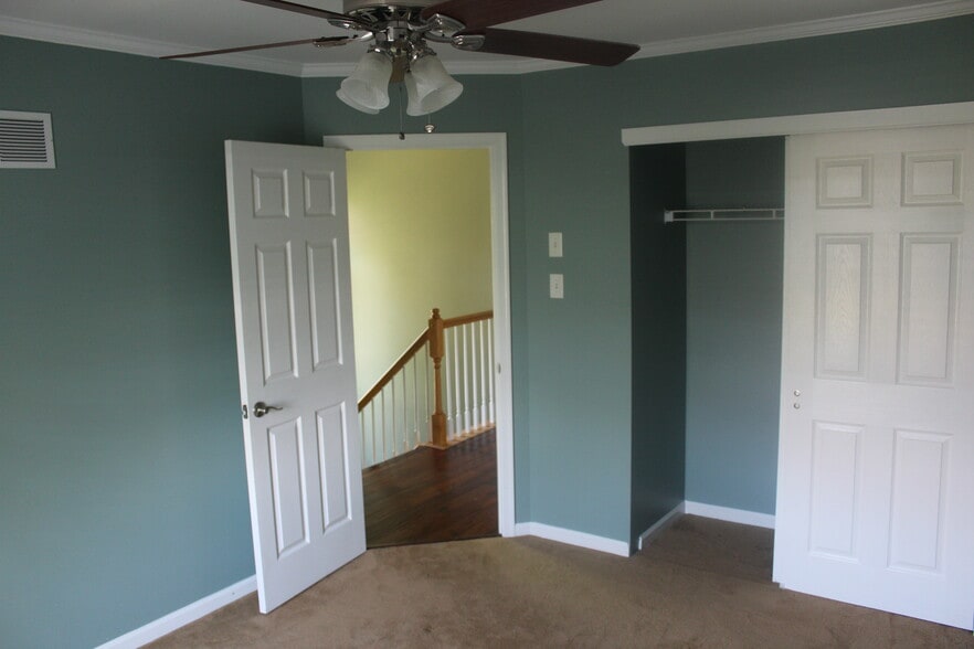 Building Photo - 102 Whistling Swan Ln