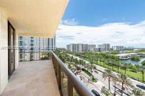 Building Photo - 16275 Collins Ave