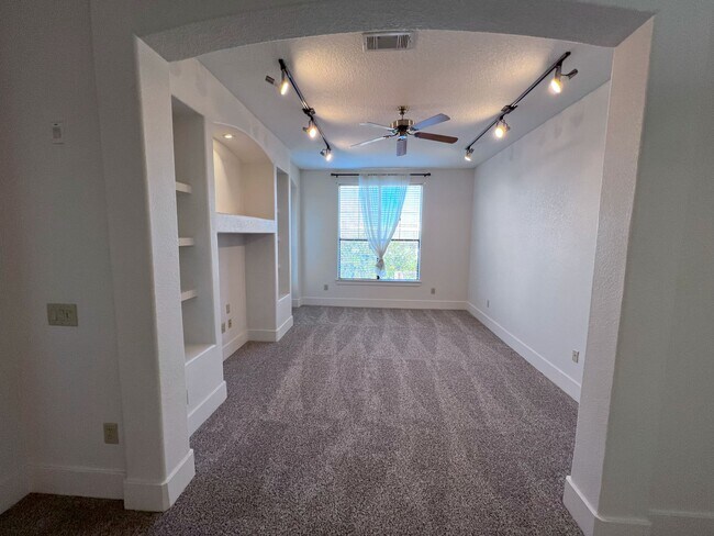 Building Photo - 2600 Hillsboro Pike