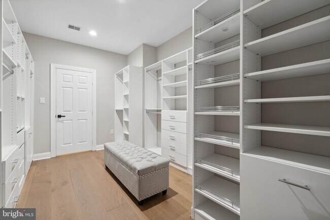 Building Photo - 10899 Woodland Falls Dr