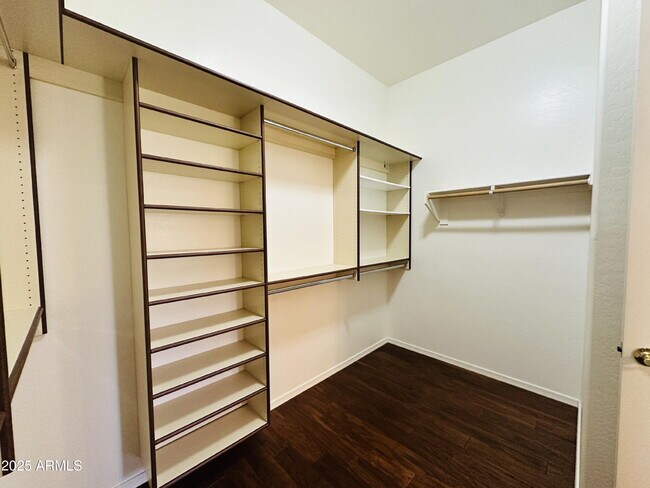 Building Photo - 2720 E Hazeltine Way