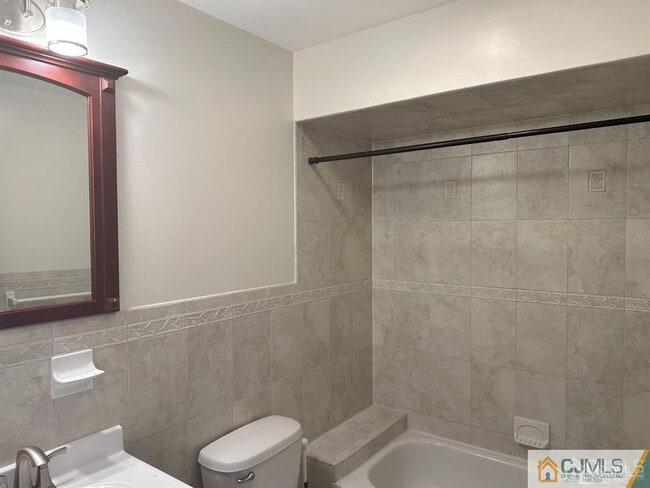 Building Photo - 2024 Grand Ave